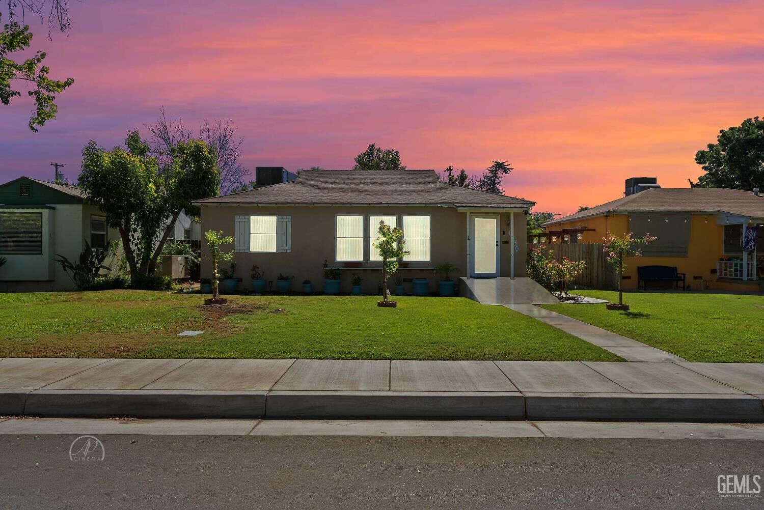 Property Photo:  1654 Olive Street  CA 93301 