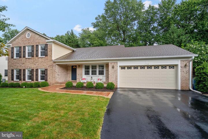 Property Photo: 1719 Larkmeade Drive VA 22182