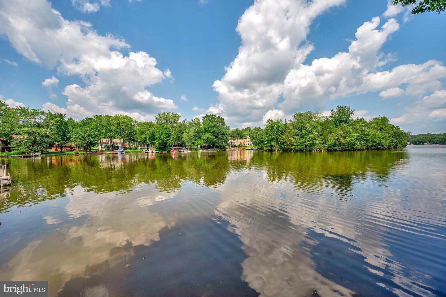 Property Photo: 1915 Lakeview Parkway VA 22508
