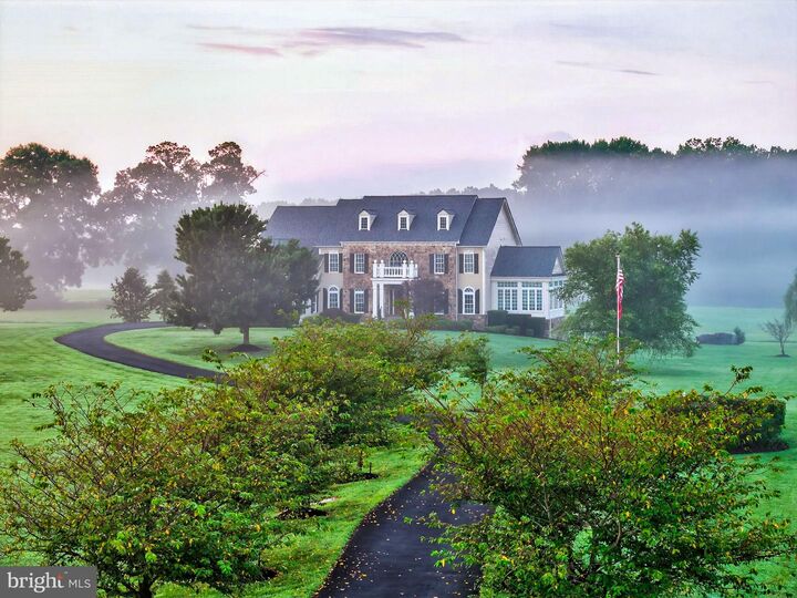 Property Photo: 10895 Justabout Farms Lane VA 20181