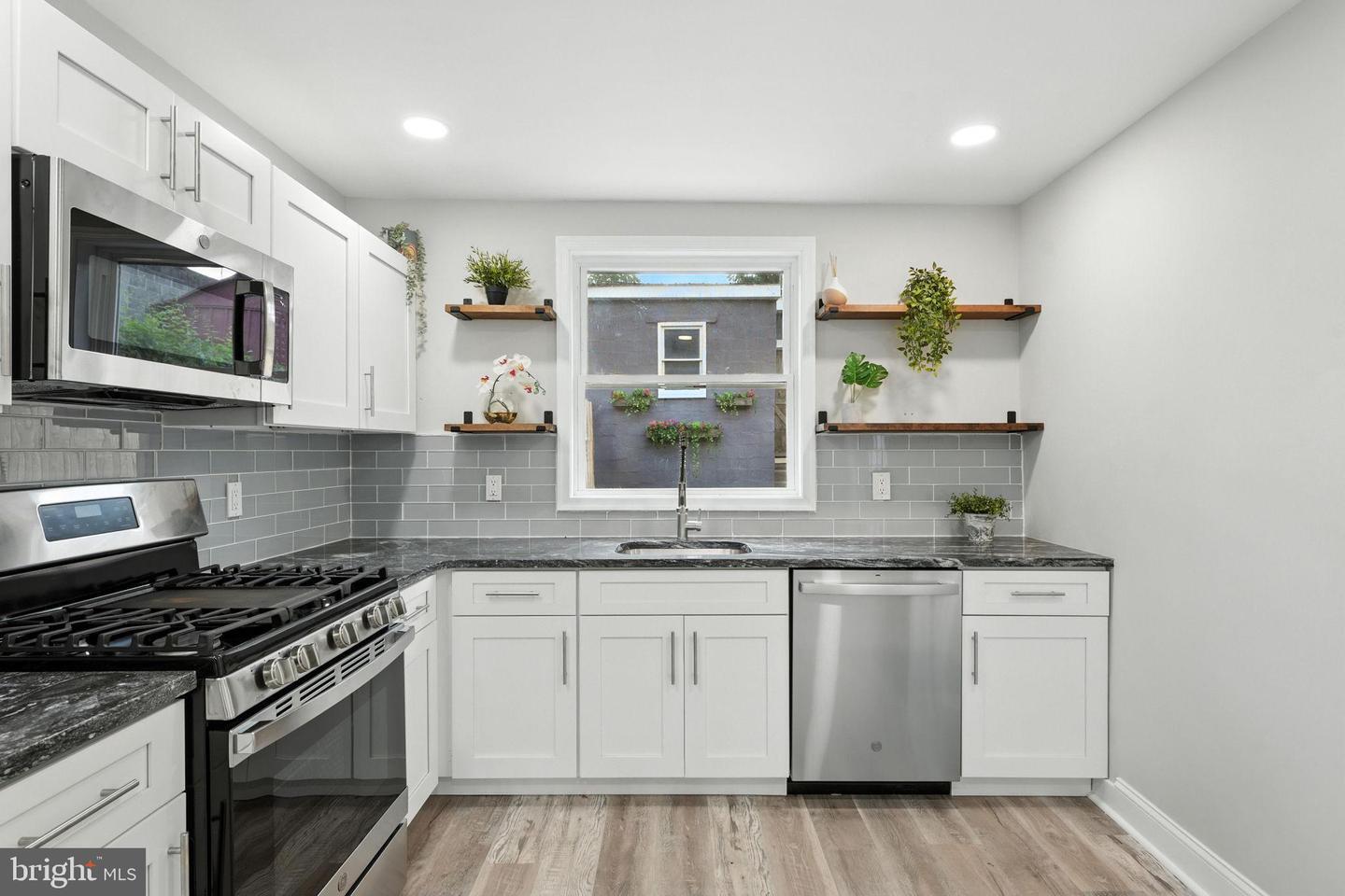 Property Photo:  511 Beaver Street  PA 17603 