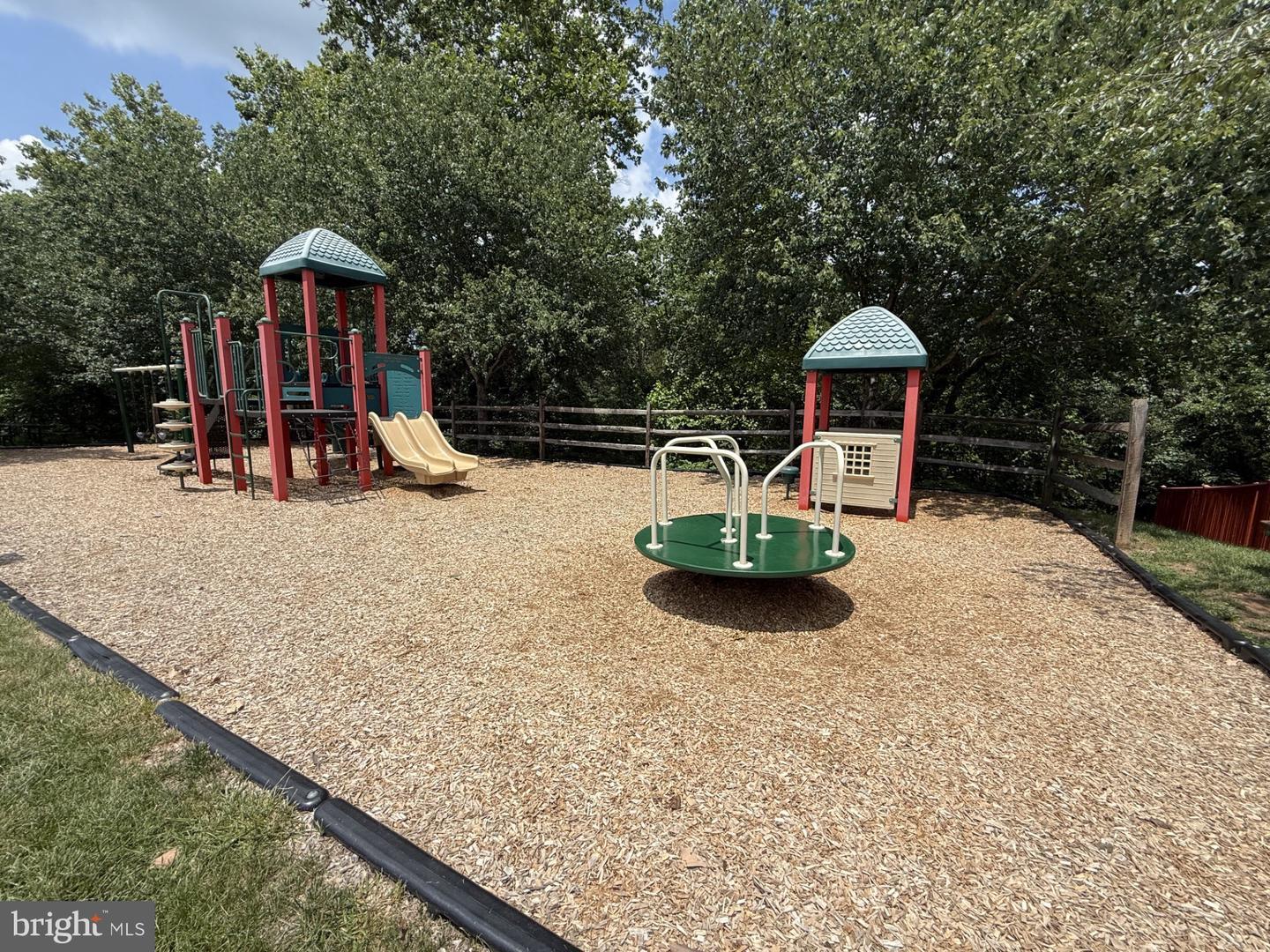 Property Photo: 14176 Hunters Run Way VA 20155