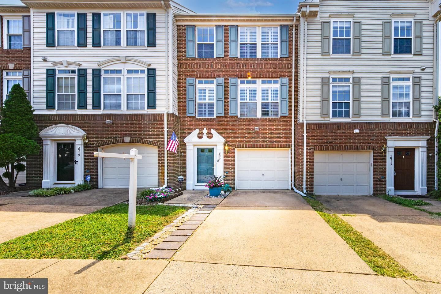 Property Photo: 2977 Huntington Grove Square VA 22306
