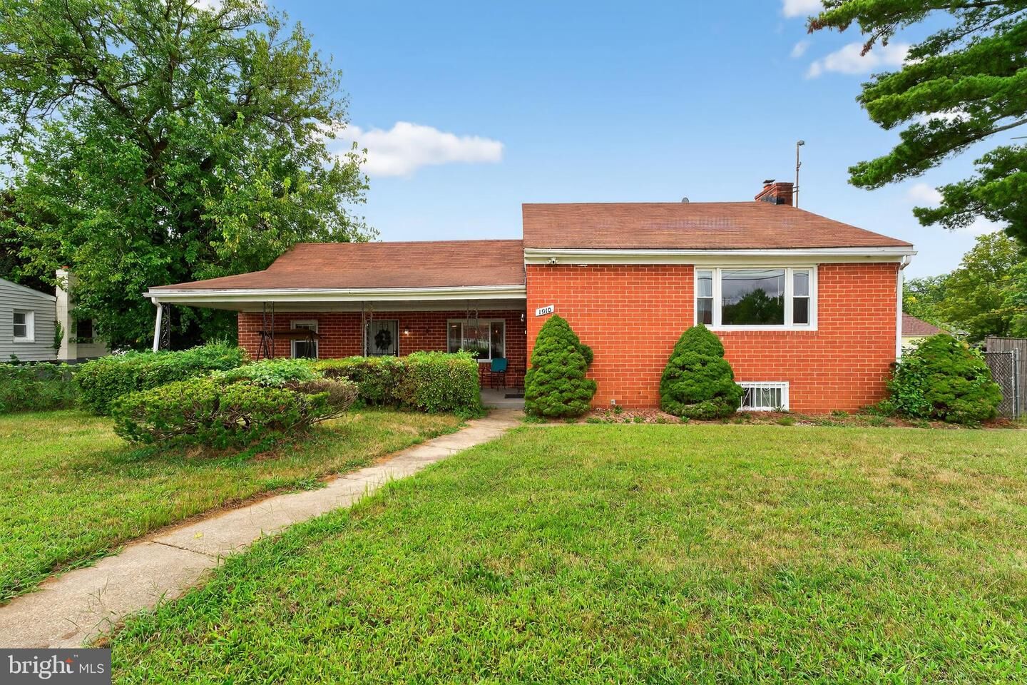 Property Photo:  1910 Kent Village Drive  MD 20785 