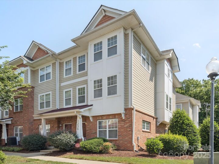 1236 Taliesin Court  Charlotte NC 28204 photo