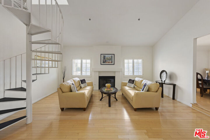 Property Photo:  10630 Moorpark St  CA 91602 
