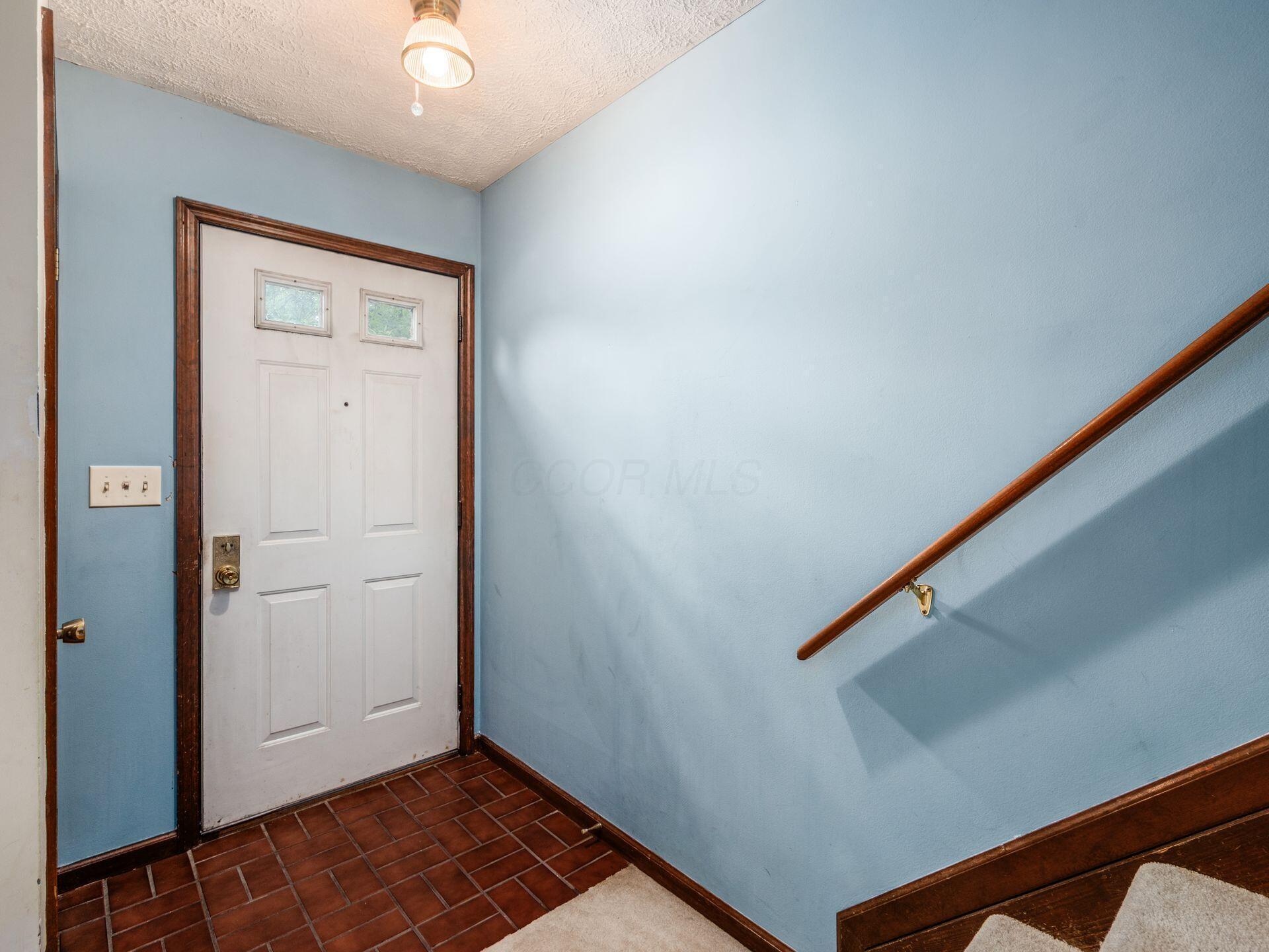 Property Photo: 3278 Brookview Way OH 43221