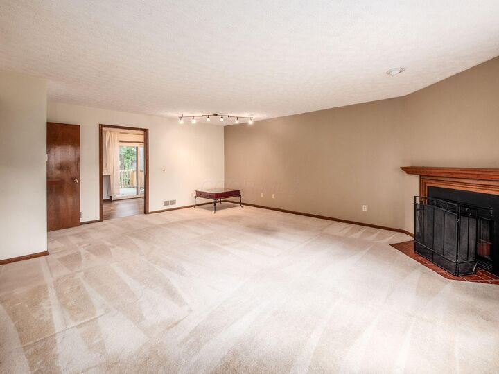 Property Photo: 3278 Brookview Way OH 43221