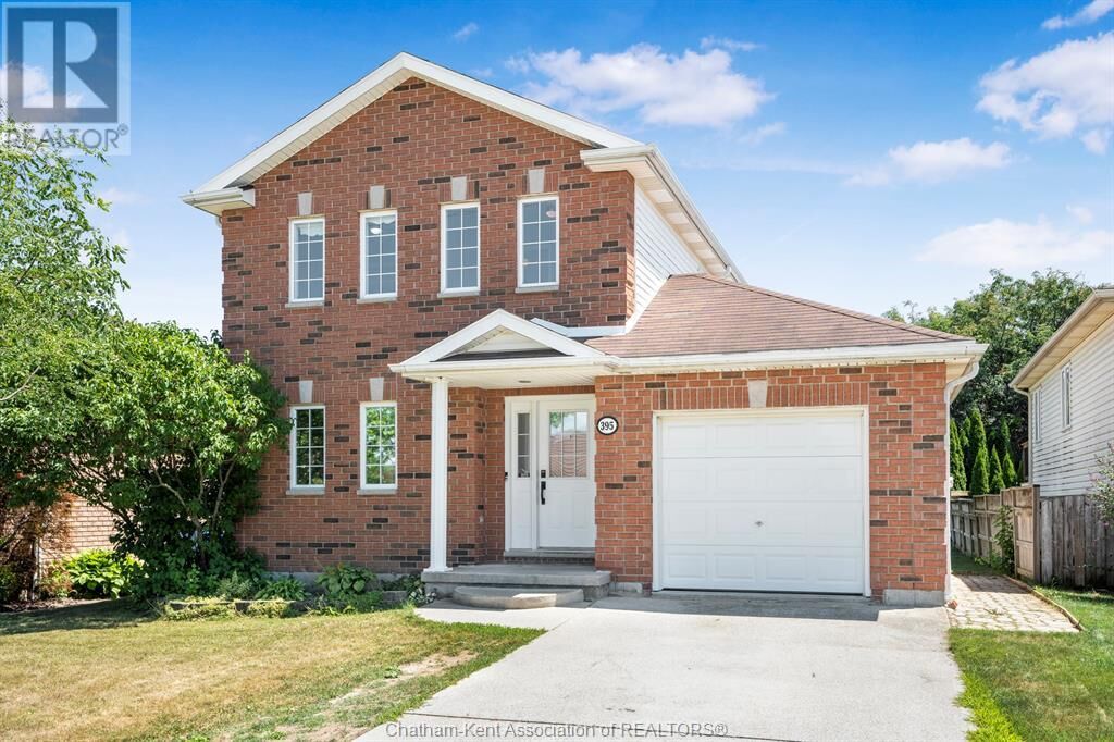 Property Photo:  395 Tweedsmuir Avenue West  ON N7M 6L3 