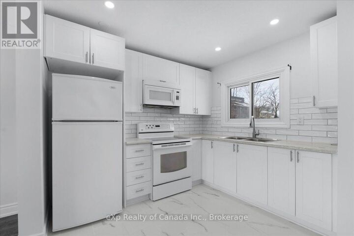 Property Photo:  880 James Street 9  ON N4S 8P8
