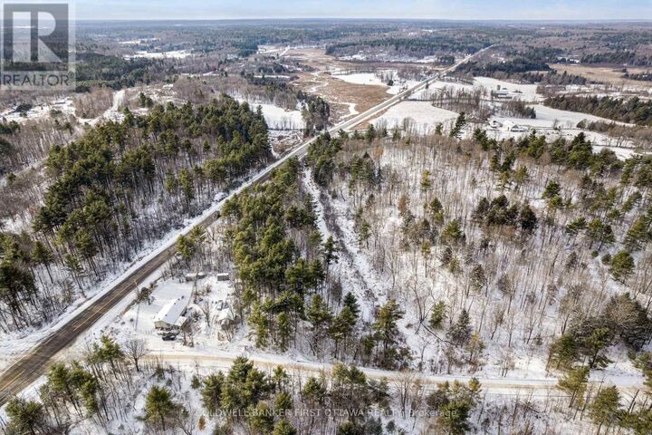 Property Photo: 115 Doran Road ON K7H 3C7