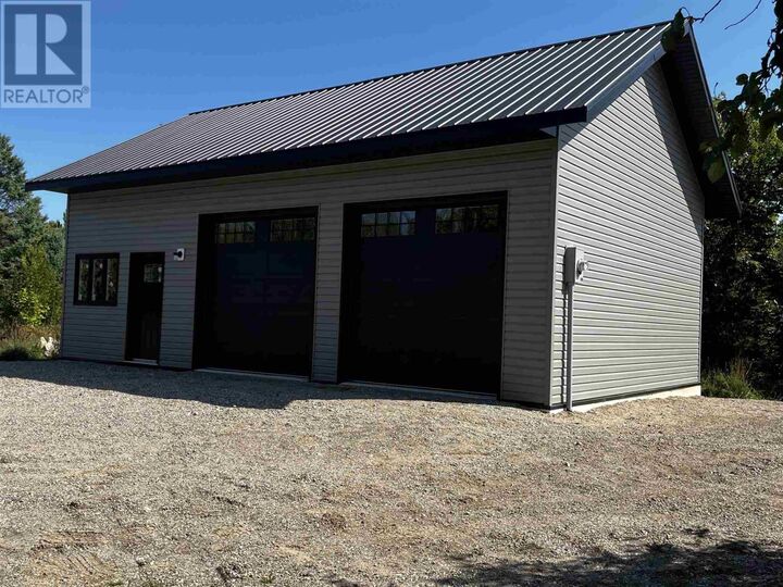 Photo de la propriété:  2331 D Line Rd  ON P0R 1J0 