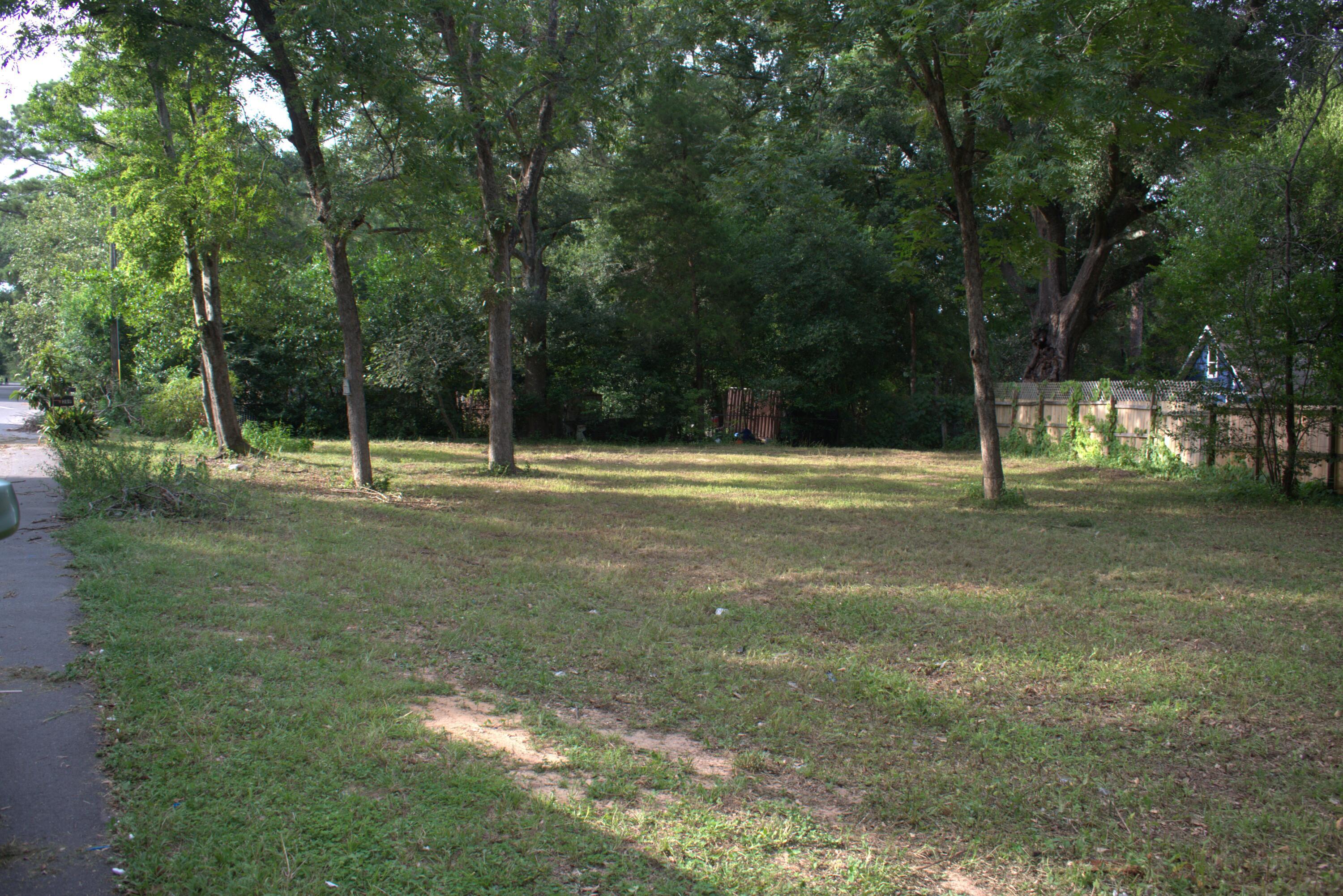Property Photo: 289 Cross Dr Drive FL 32536
