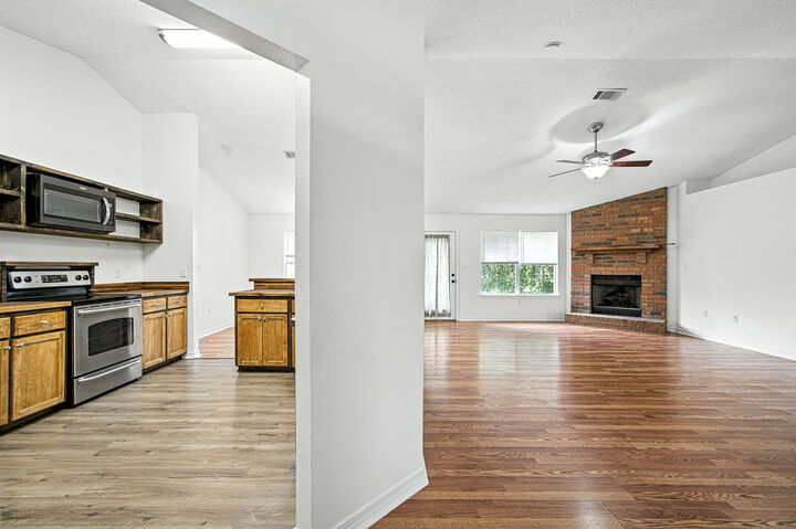 Property Photo: 5315 Whitney Court FL 32536