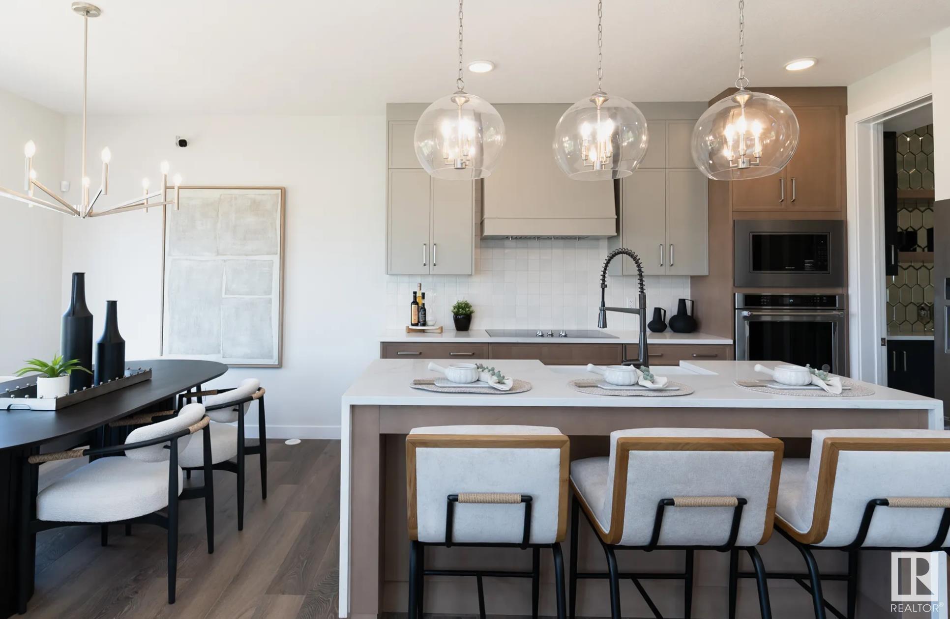 Photo de la propriété:  3306 Roy Brown Way NW  AB T5E 6Z9 