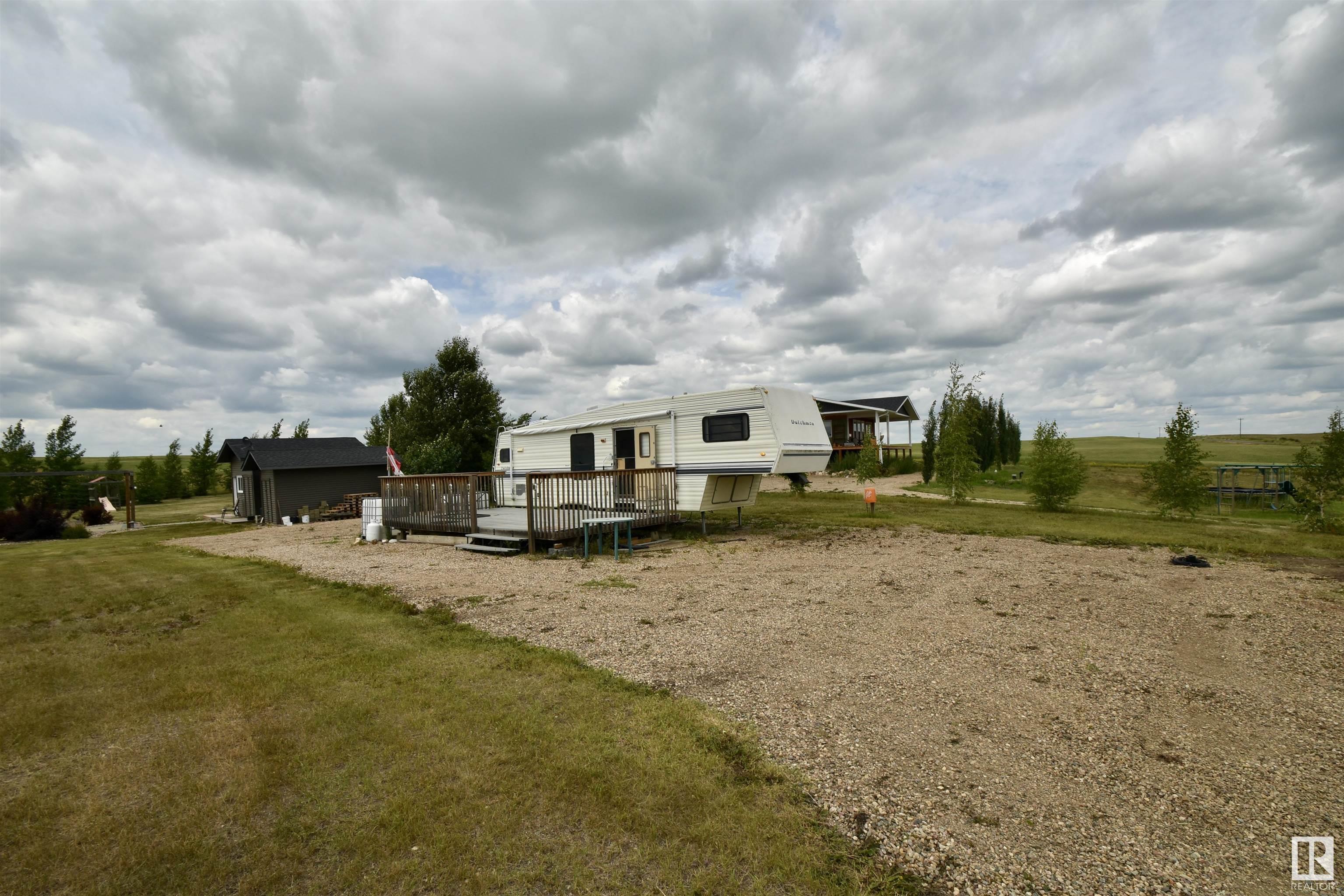Photo de la propriété:  801 56316 Rng Rd 113  AB T0A 1E0 