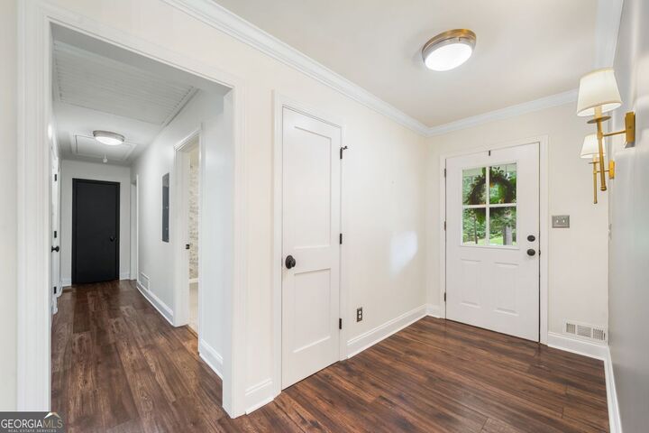 Property Photo:  2000 Westwood Circle SE  GA 30080 