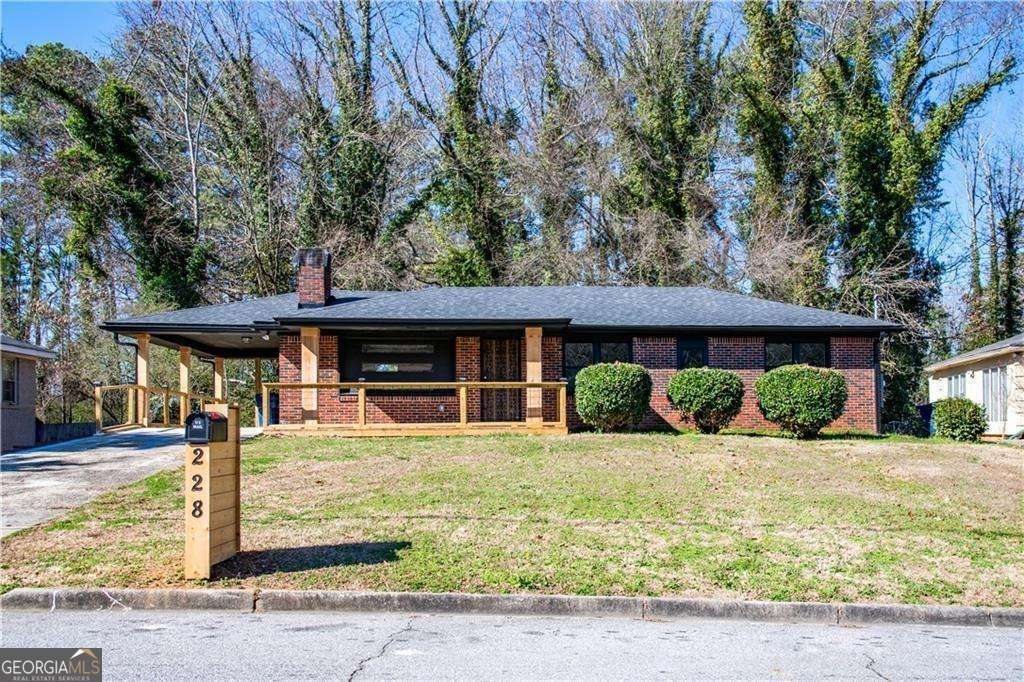 Property Photo: 228 W Simon Terrace NW GA 30318