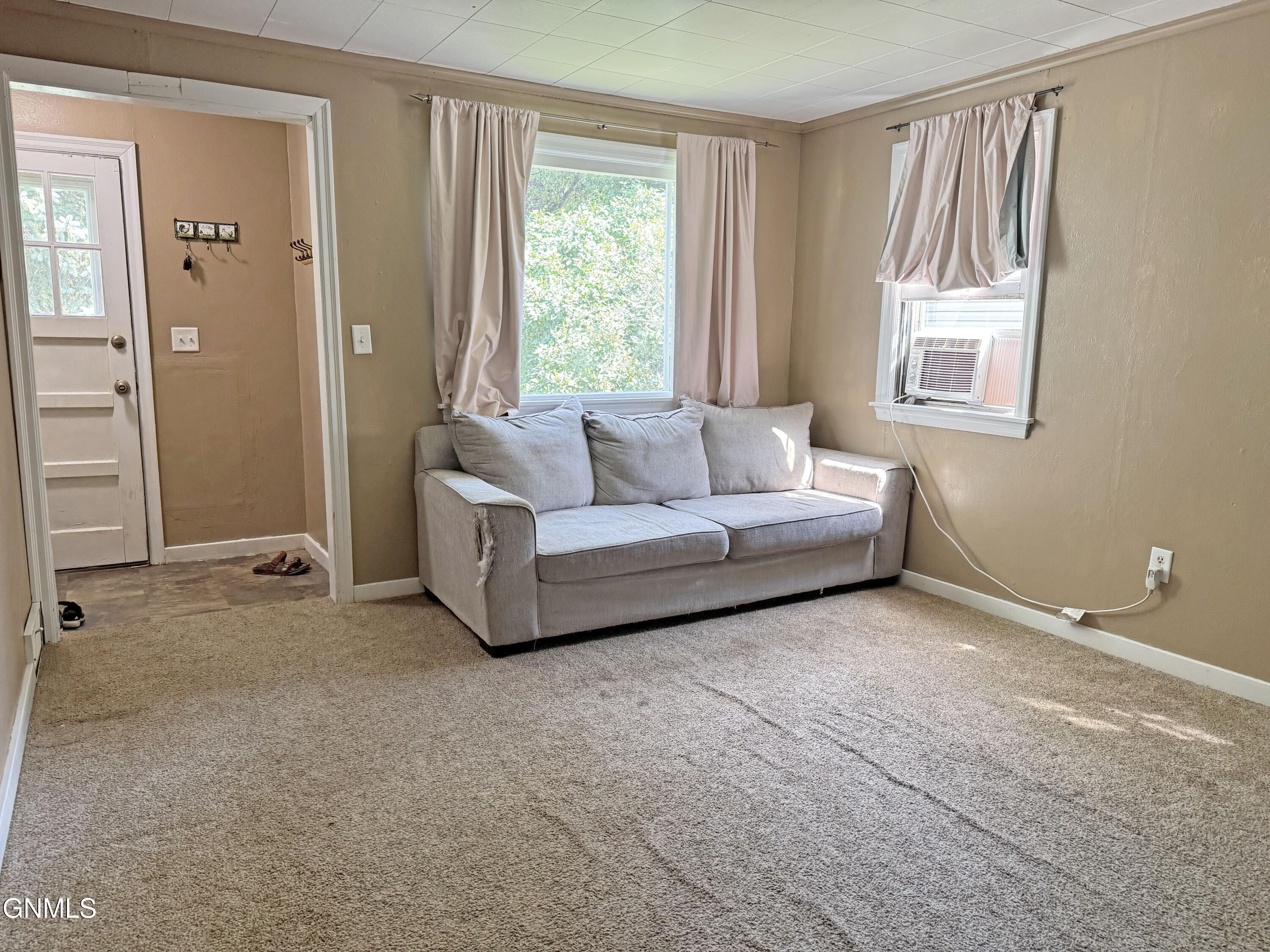 Property Photo:  1013 Jefferson Avenue  ND 58504 