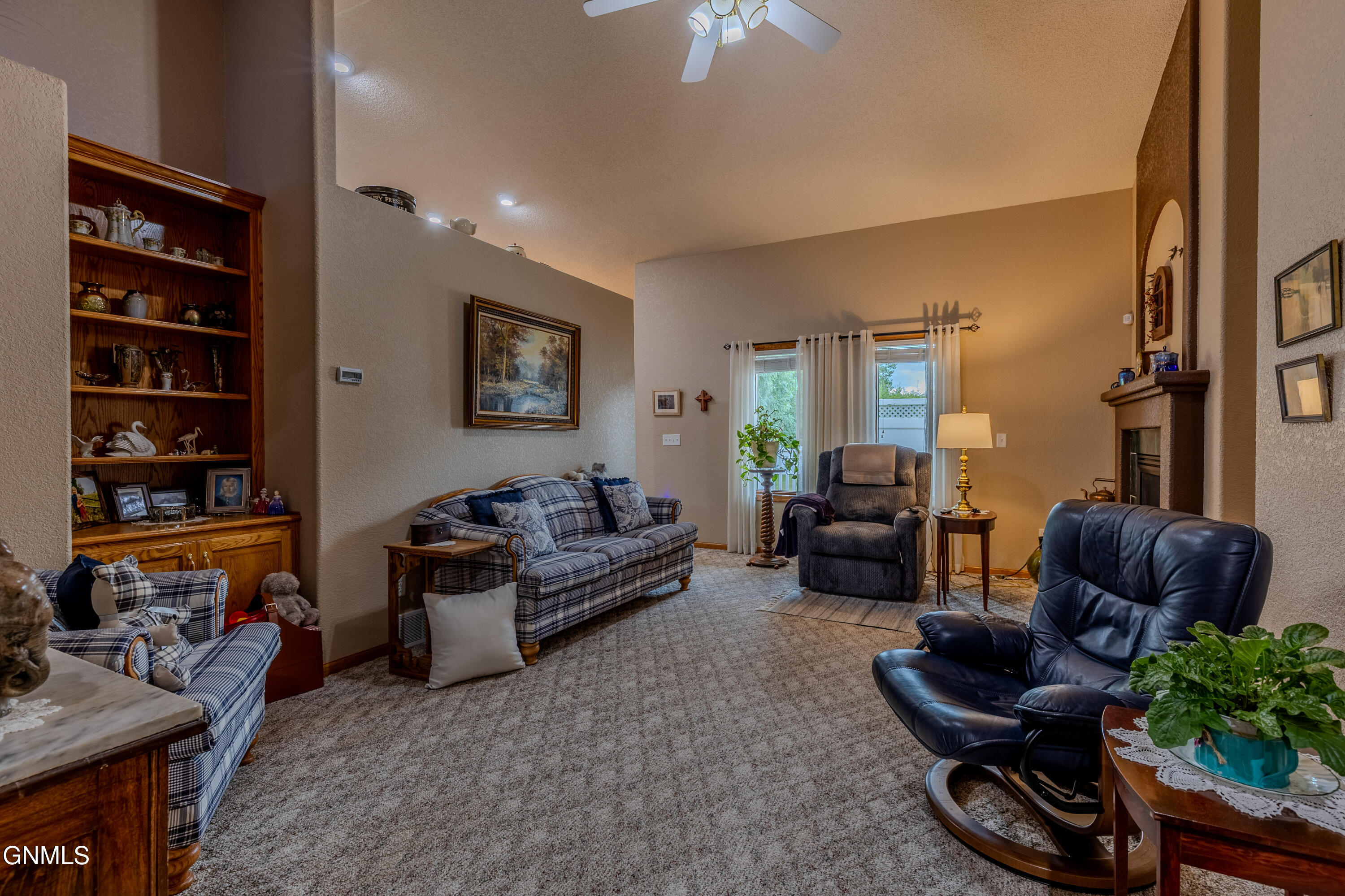 Property Photo:  2306 Santa Barbara Drive  ND 58504 