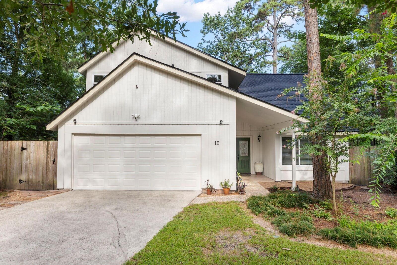 Property Photo:  10 Glorybower Court  TX 77380 