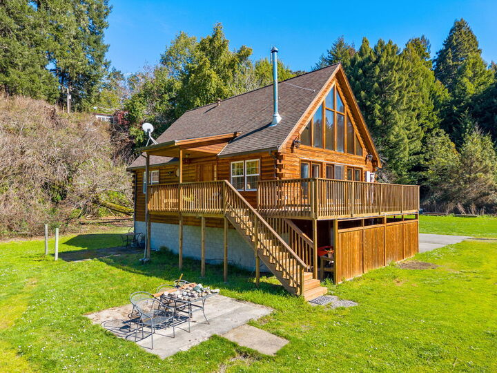 Property Photo: 800 Riverside Park Road CA 95528