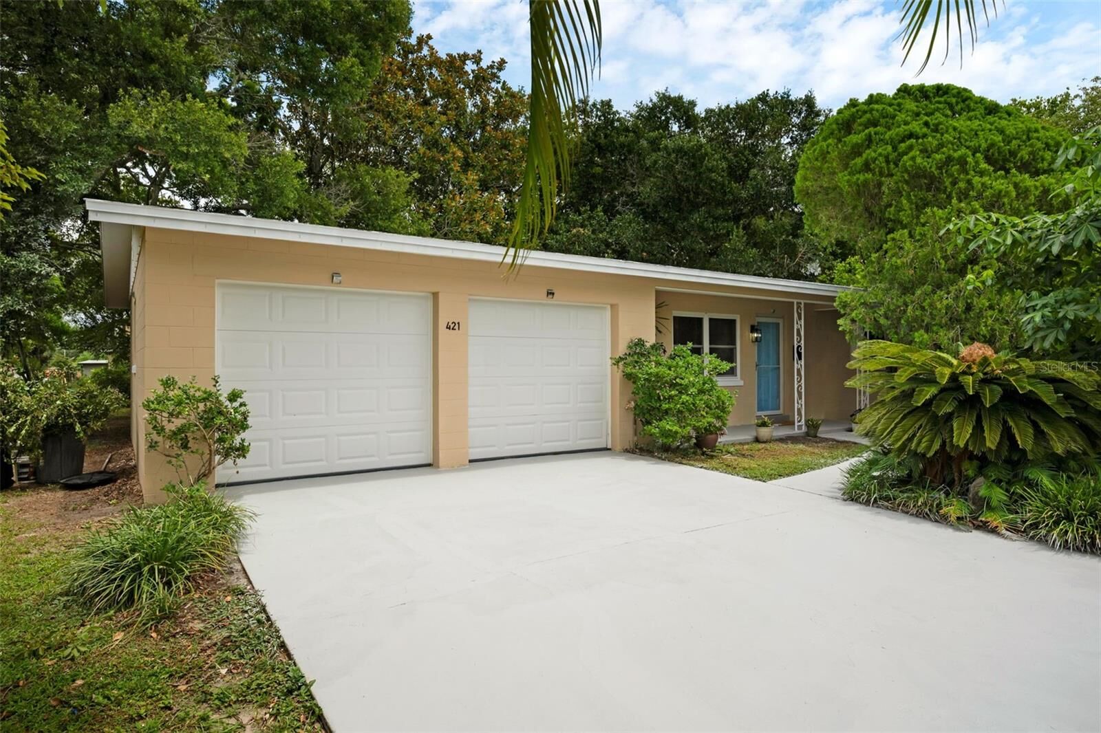 Property Photo:  421 Jasmine Road  FL 32707 