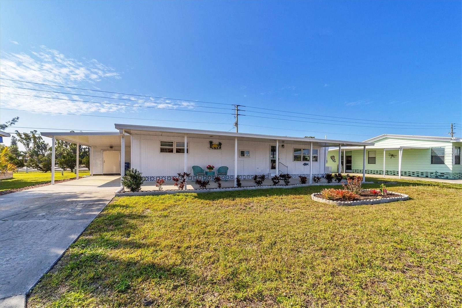 Property Photo: 4507 10th Street Court E FL 34222