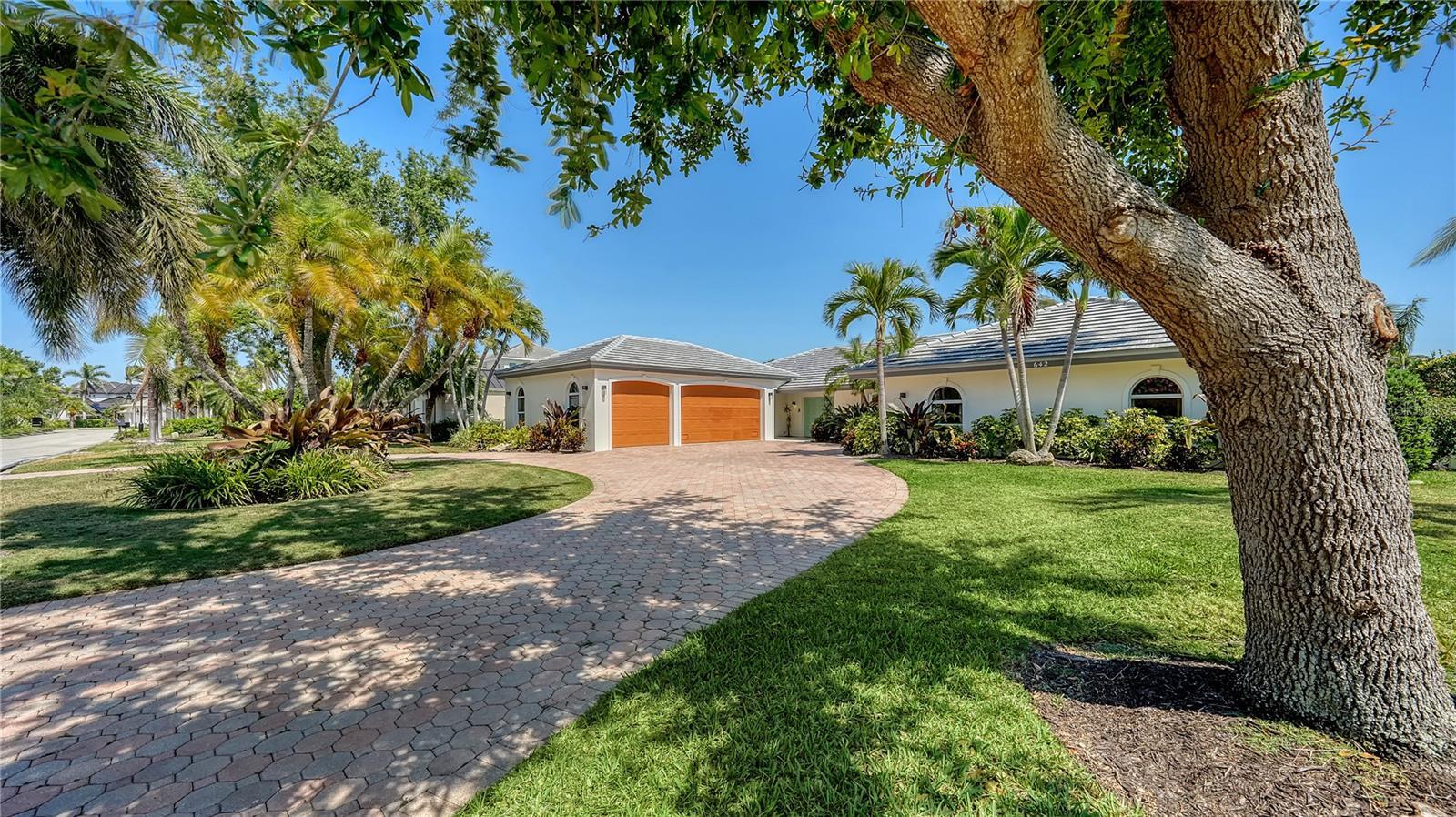 Property Photo:  642 S Owl Drive  FL 34236 