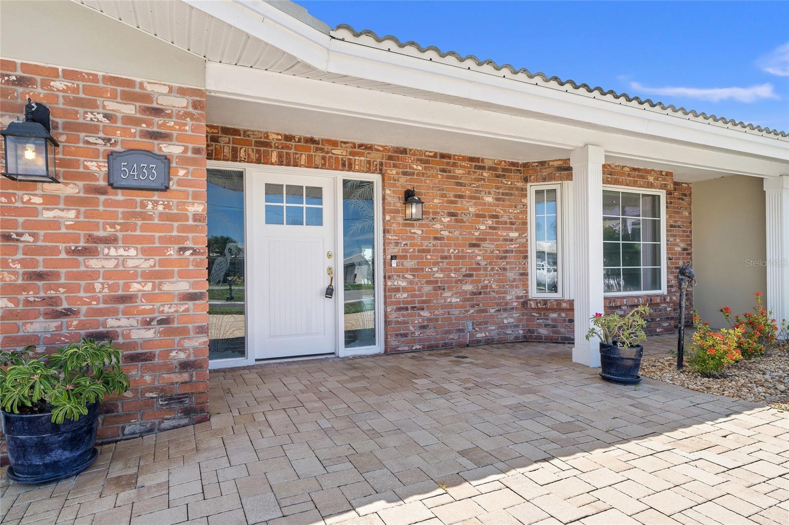 Property Photo: 5433 Oakhurst Drive FL 33772