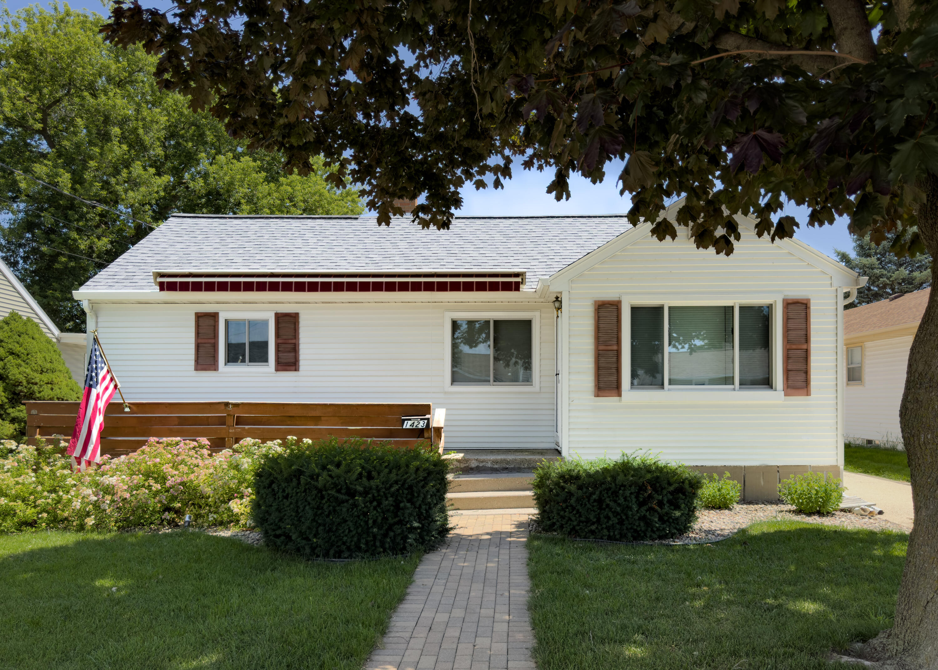 Property Photo: 1423 S 31st St WI 54220