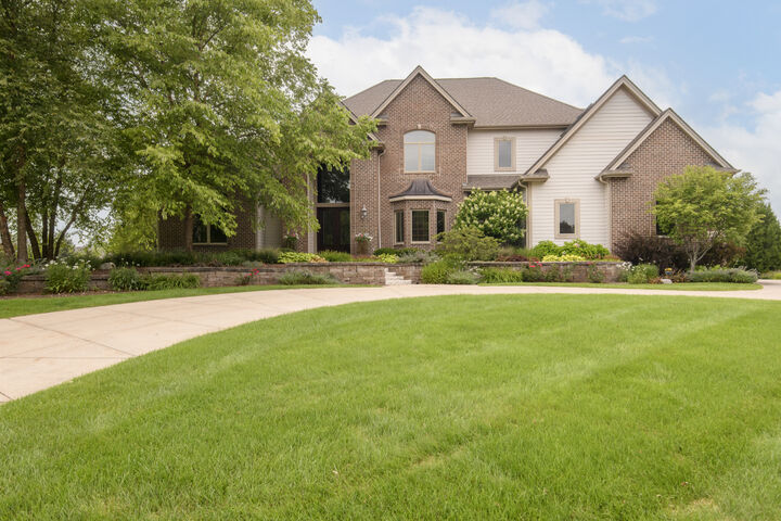 1195 Mary Hill Cir  Hartland WI 53029 photo