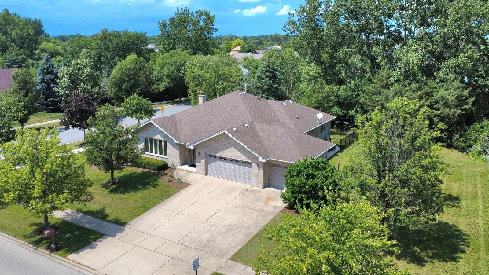 Property Photo:  1350 Key West Drive  IL 60441 
