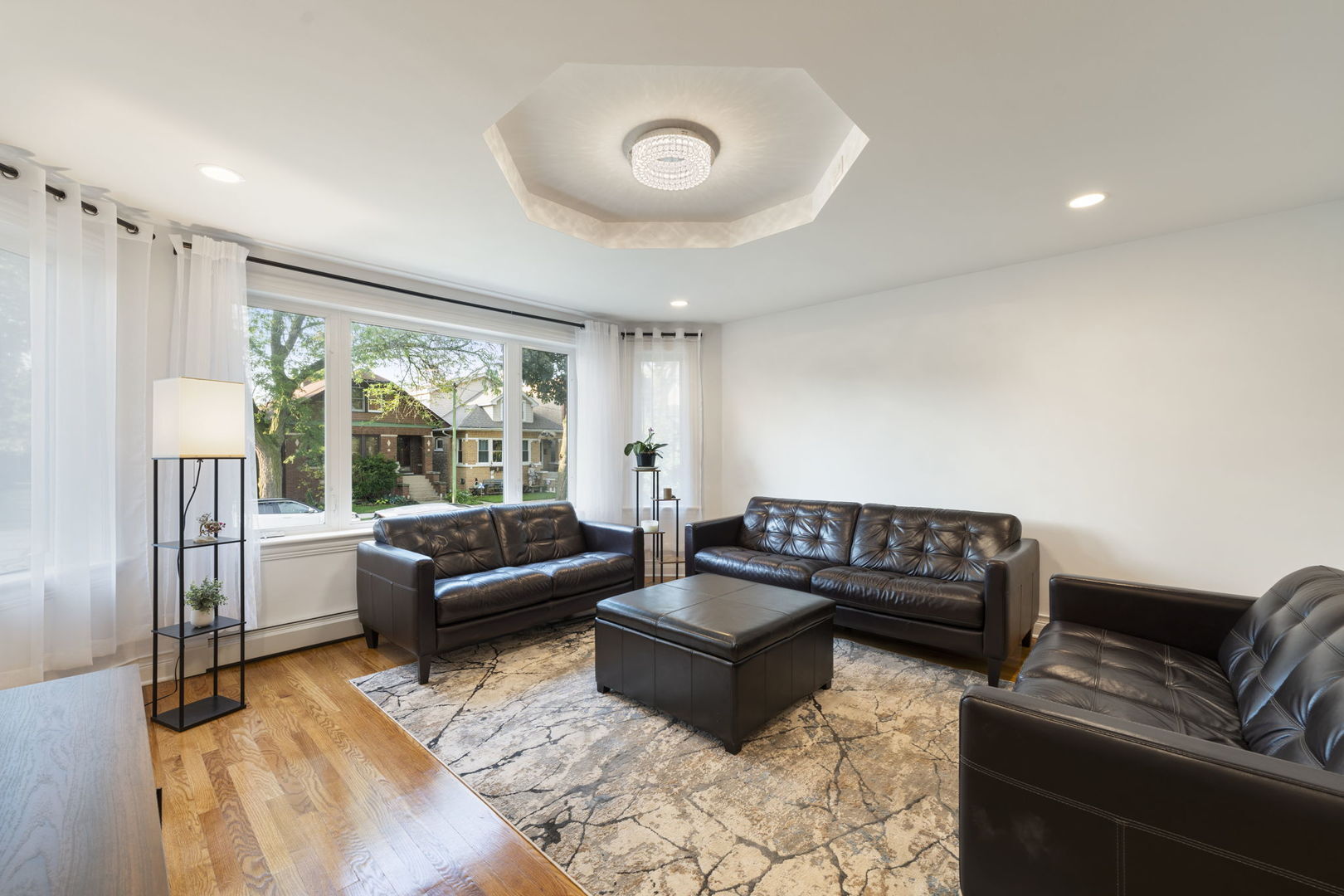 Property Photo: 5319 W Cullom Avenue IL 60641