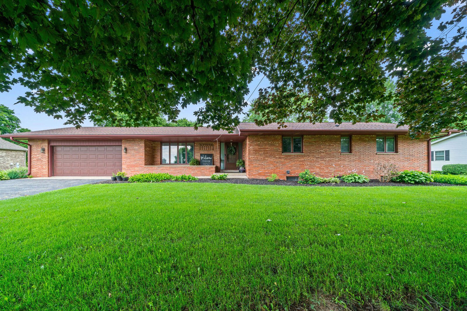 Property Photo:  1102 Vale Street S  IL 60548 