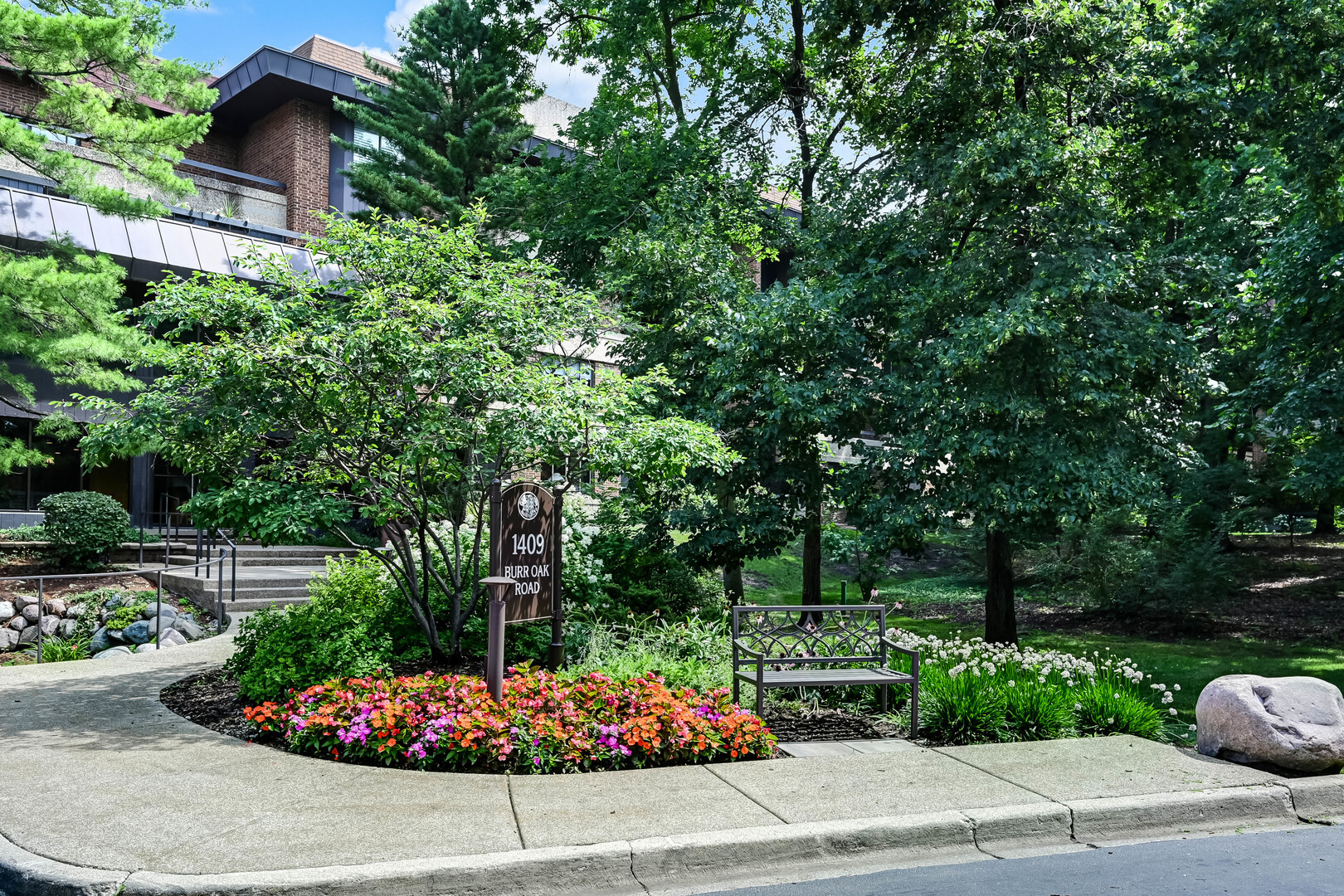 Property Photo:  1409 Burr Oak Road 311A  IL 60521 