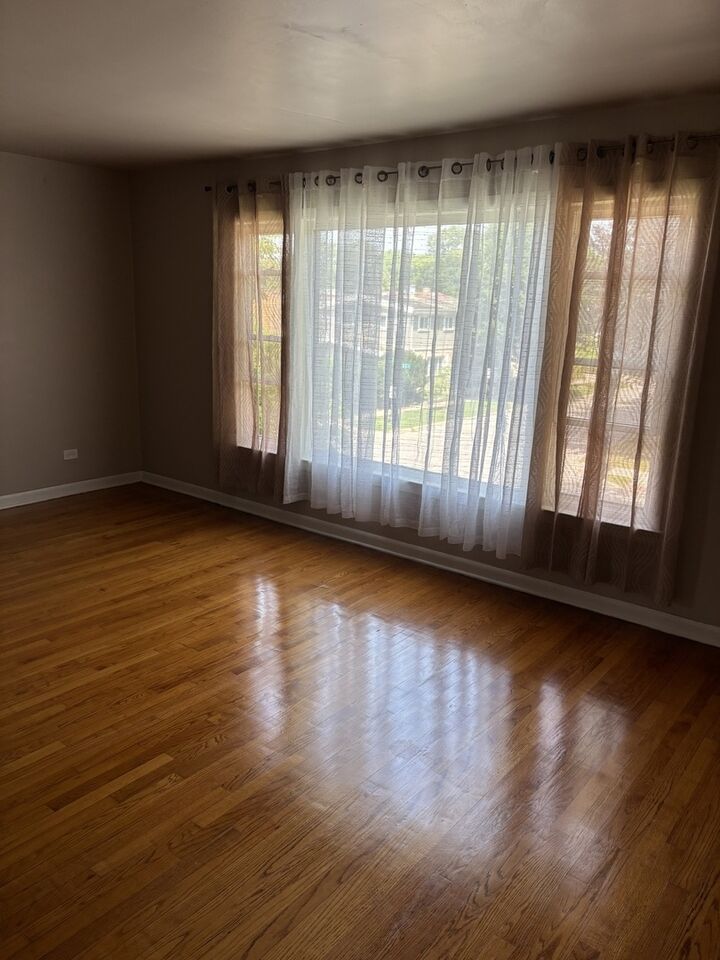 Property Photo: 1710 Monroe Street 2 IL 60202