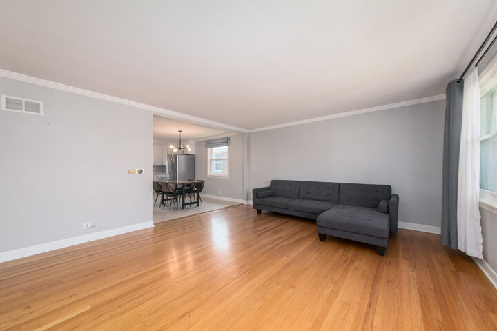 Property Photo:  1213 Raymond Avenue  IL 60526 