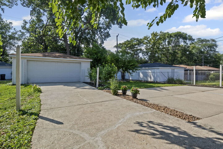 Property Photo:  11350 S Vincennes Street  IL 60643 