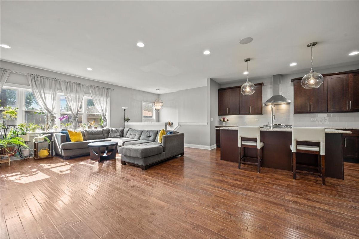 Property Photo:  3234 N Panama Avenue  IL 60634 