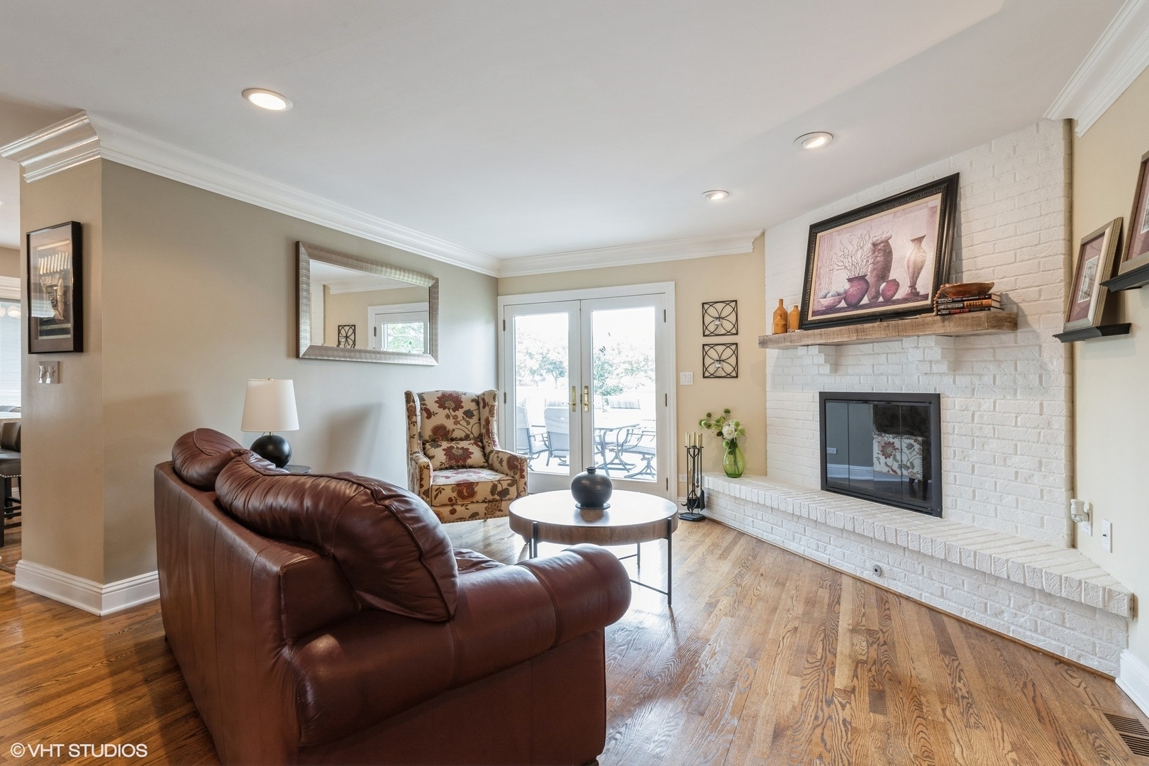 Property Photo: 522 Waikiki Drive S IL 60016