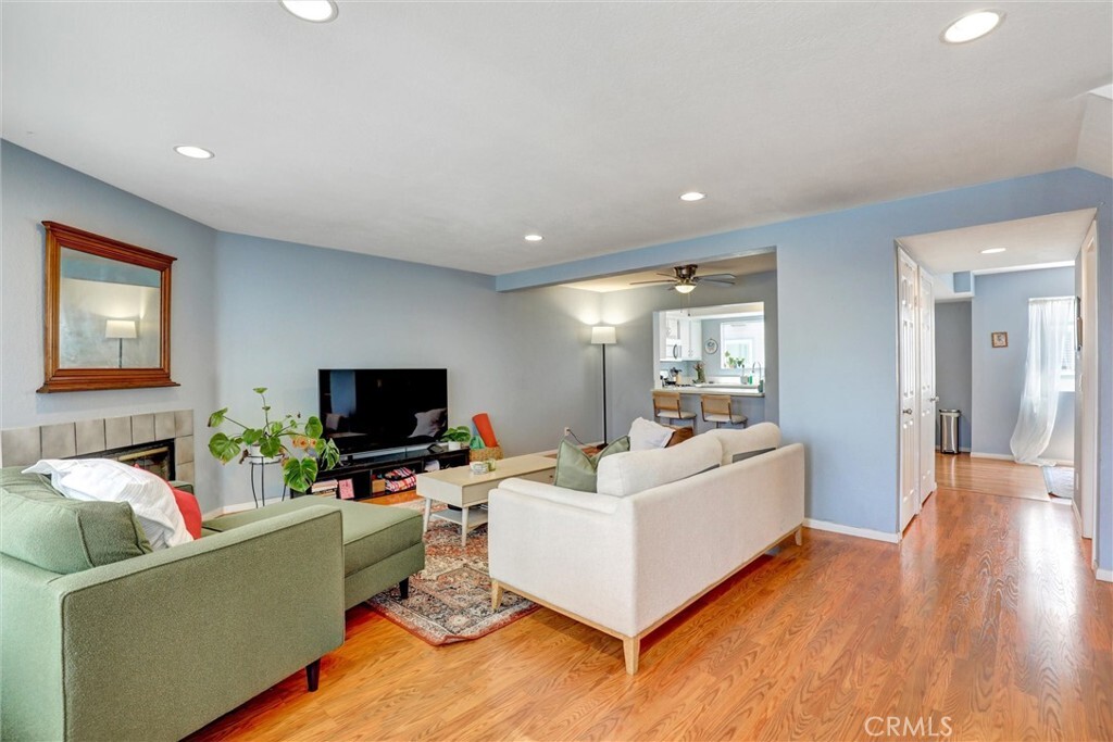 Property Photo:  533 Walnut Avenue 7  CA 90802 