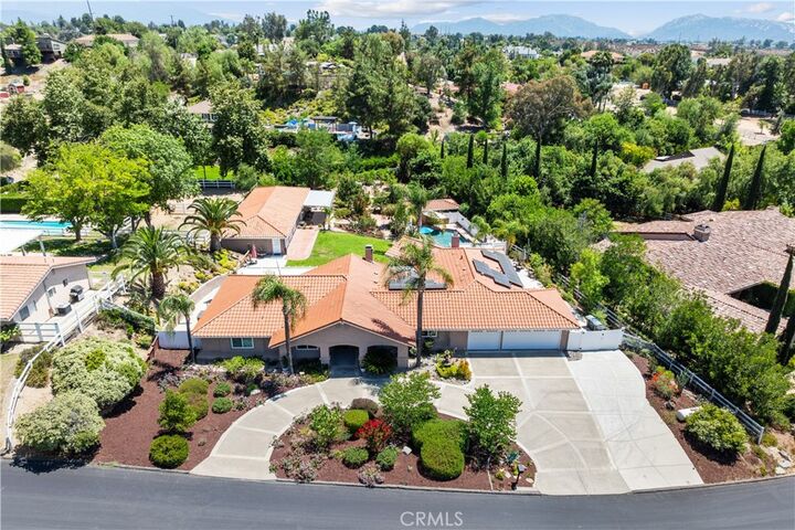 Property Photo: 40340 Calle Torcida CA 92591