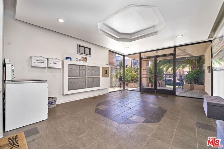 Property Photo: 326 S Manhattan Place 103 CA 90020