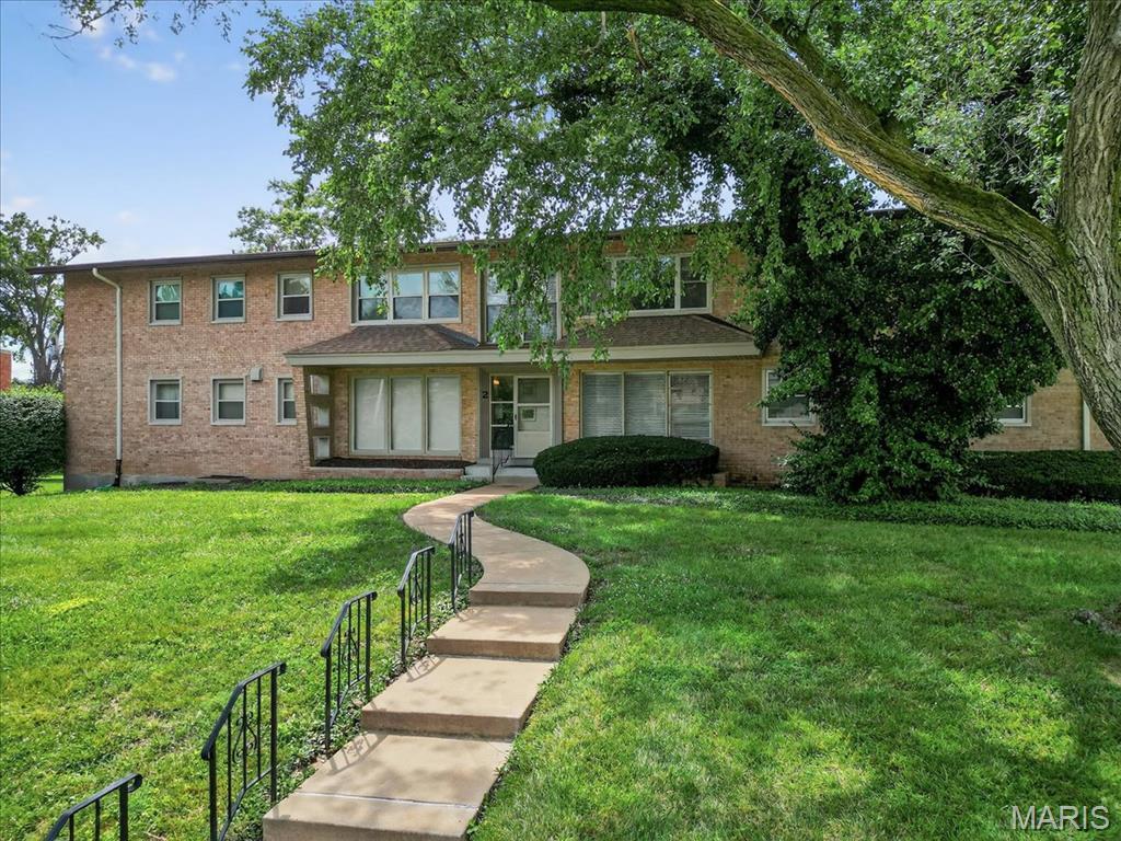 Property Photo:  2 Delcrest Court 201  MO 63124 