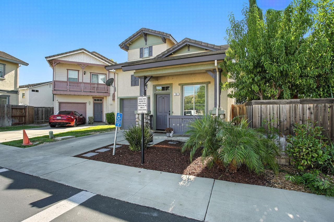 Property Photo: 10 Hertford Circle CA 95834