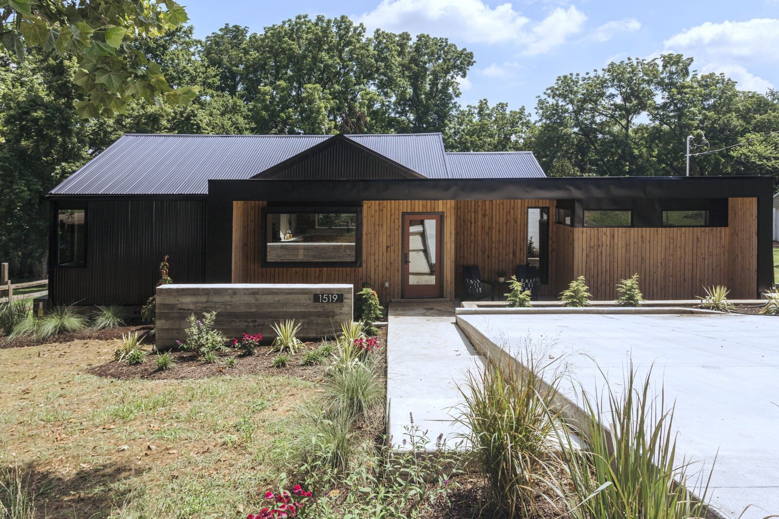 Property Photo:  1519 Norvel Ave  TN 37216 