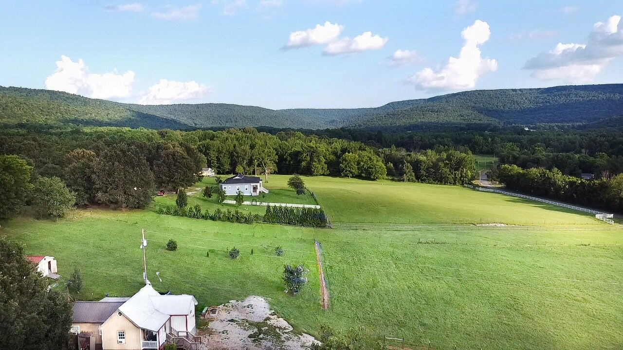 Property Photo:  1055 Chestnut Grove Rd  TN 37357 