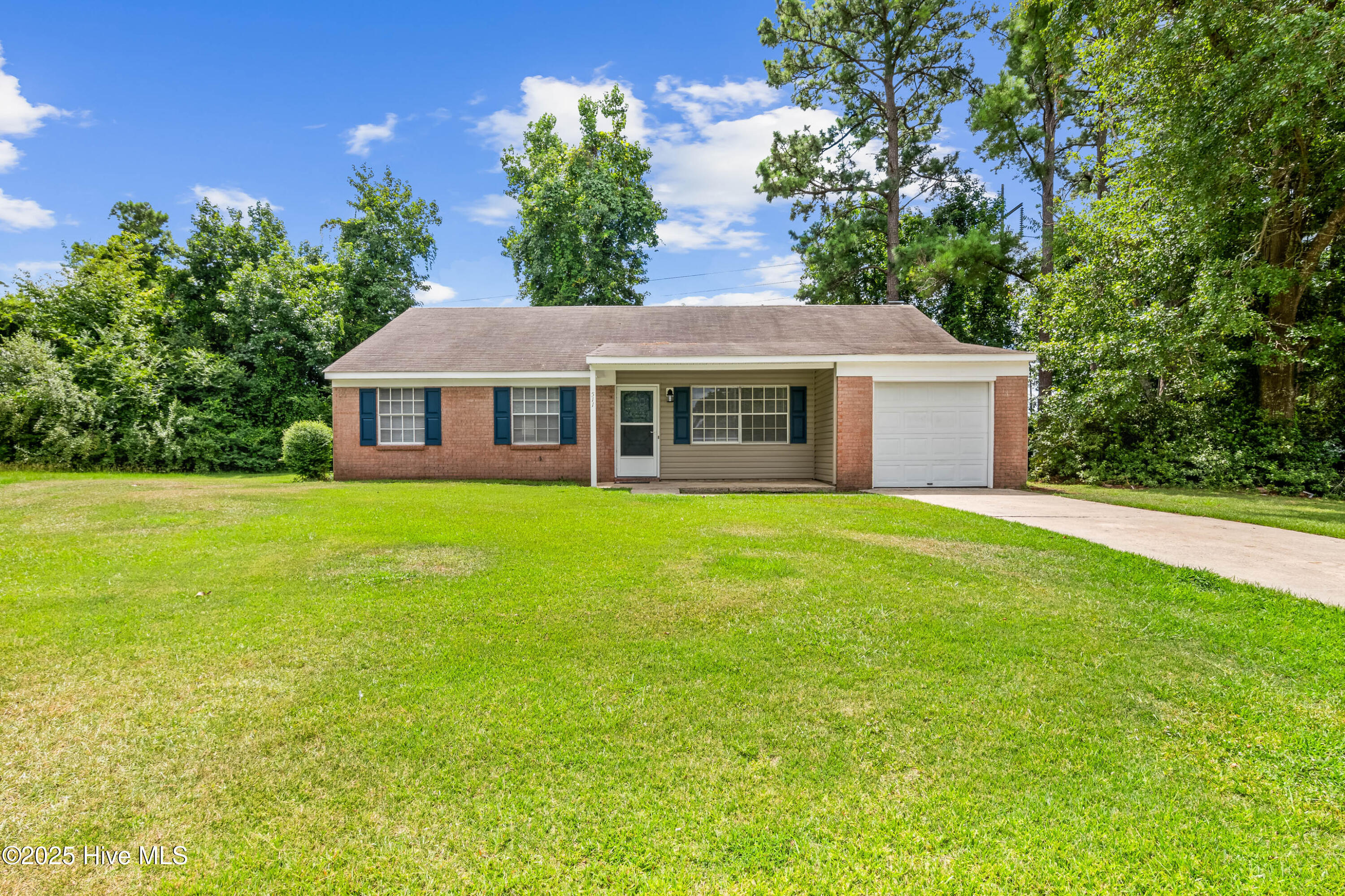 Property Photo:  511 Sage Court  NC 28540 
