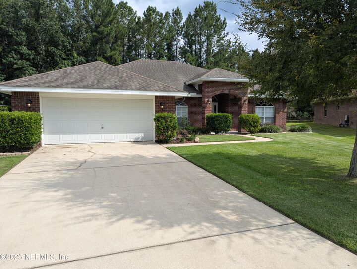 Property Photo: 2312 Bur Oak Place FL 32068